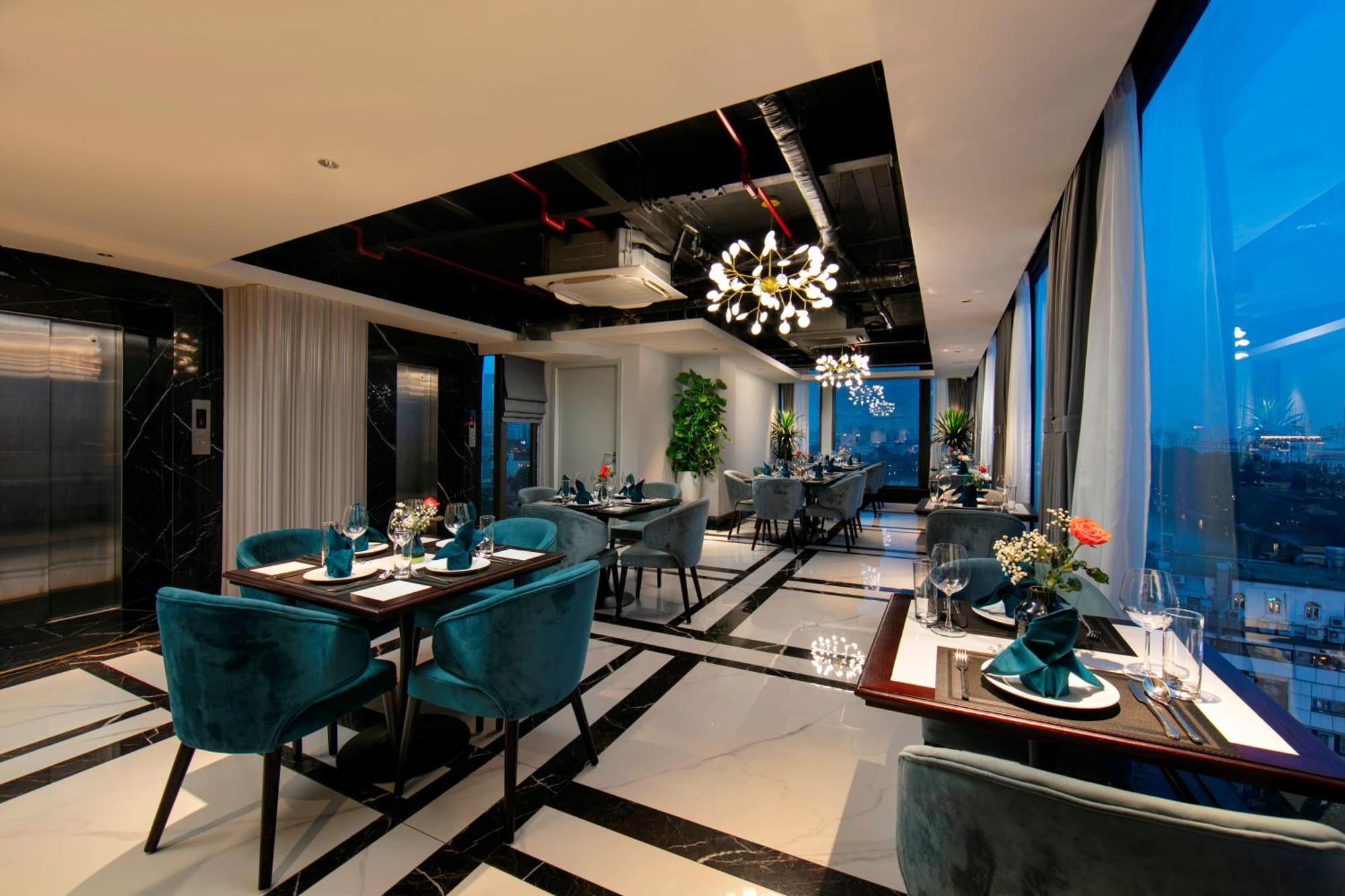 May De Ville Lakeside Hotel Hanoi Esterno foto The 360 Restaurant