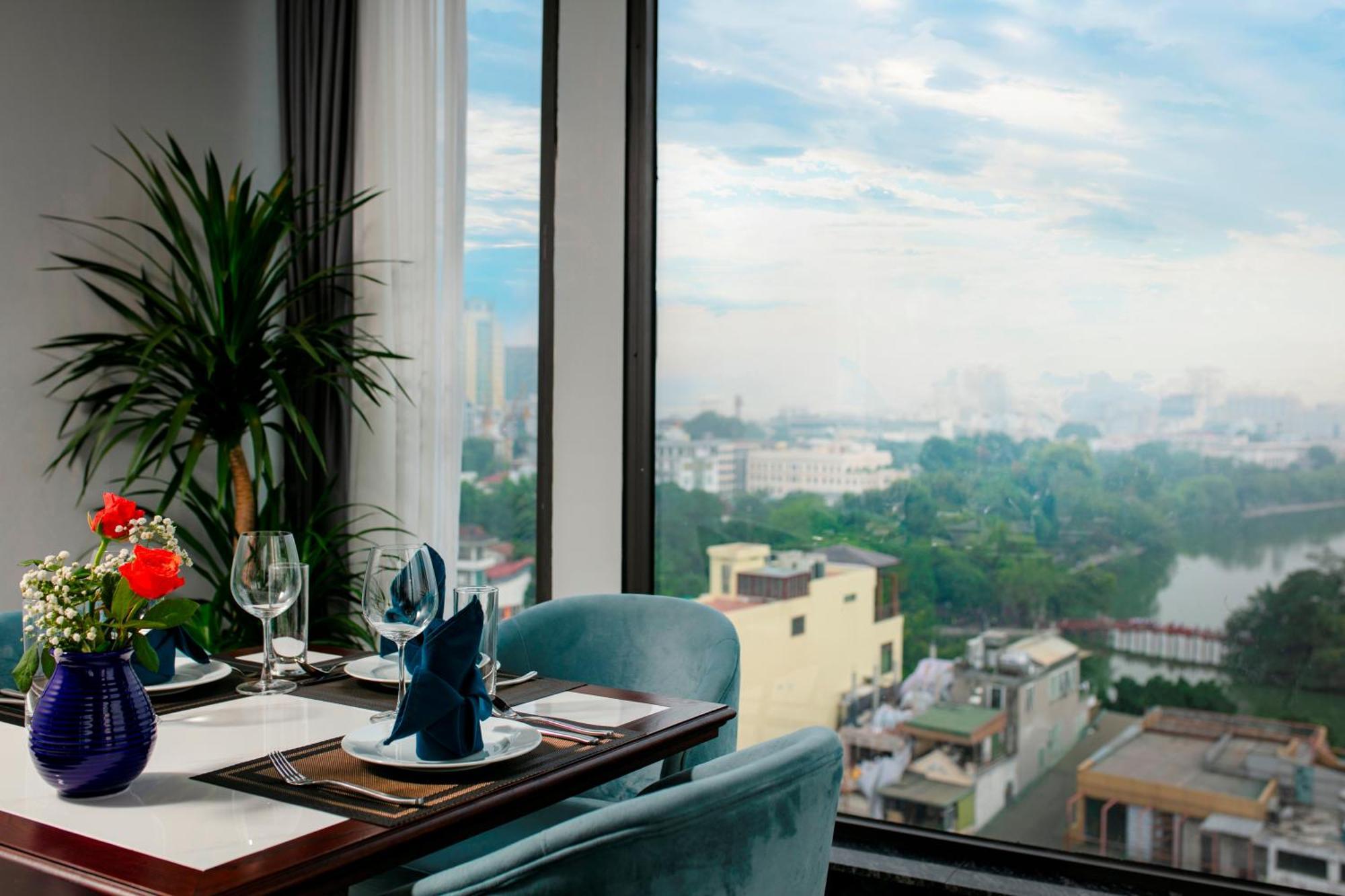 May De Ville Lakeside Hotel Hanoi Esterno foto View from the restaurant