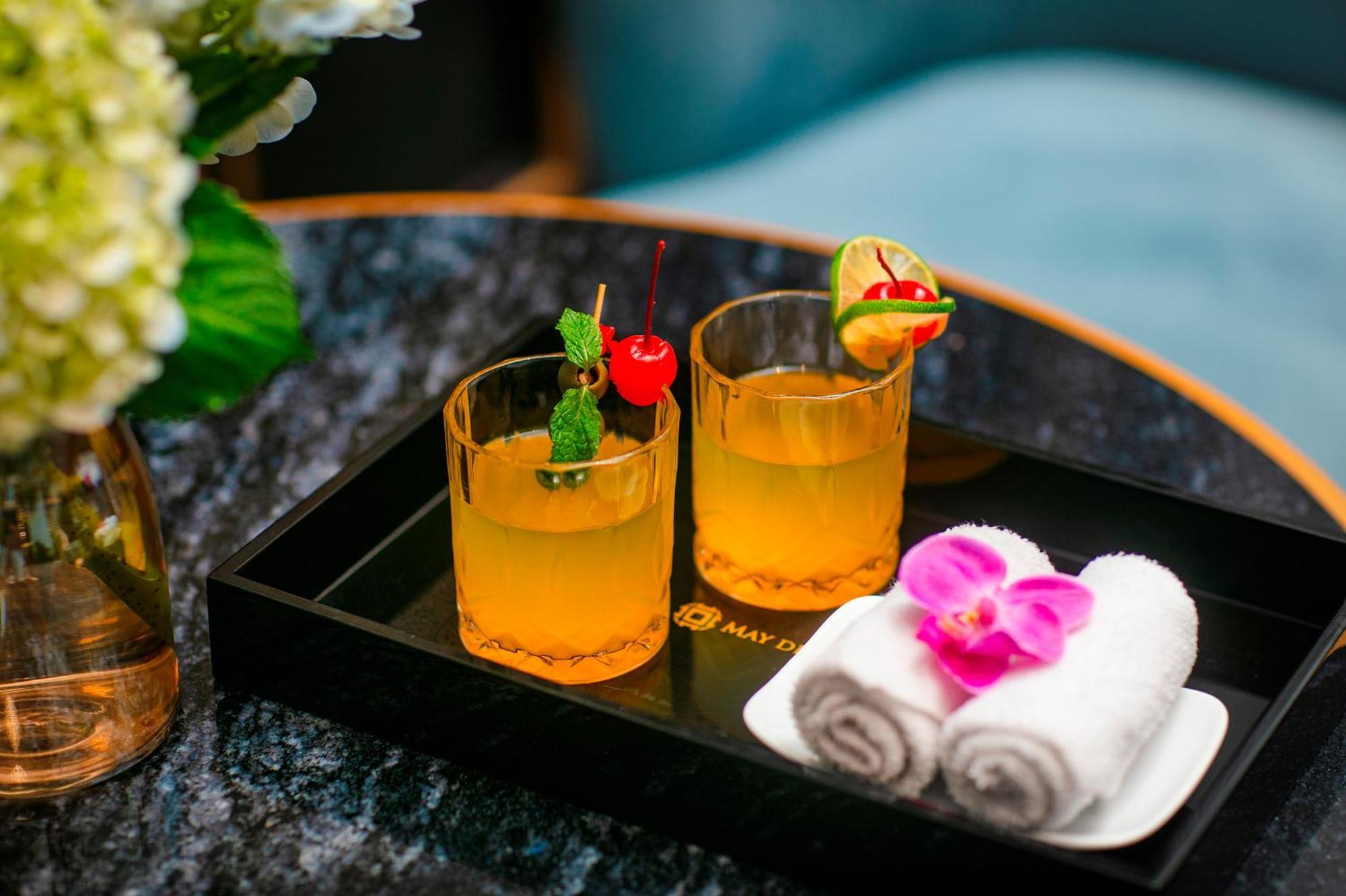 May De Ville Lakeside Hotel Hanoi Esterno foto Welcome drink at a hotel