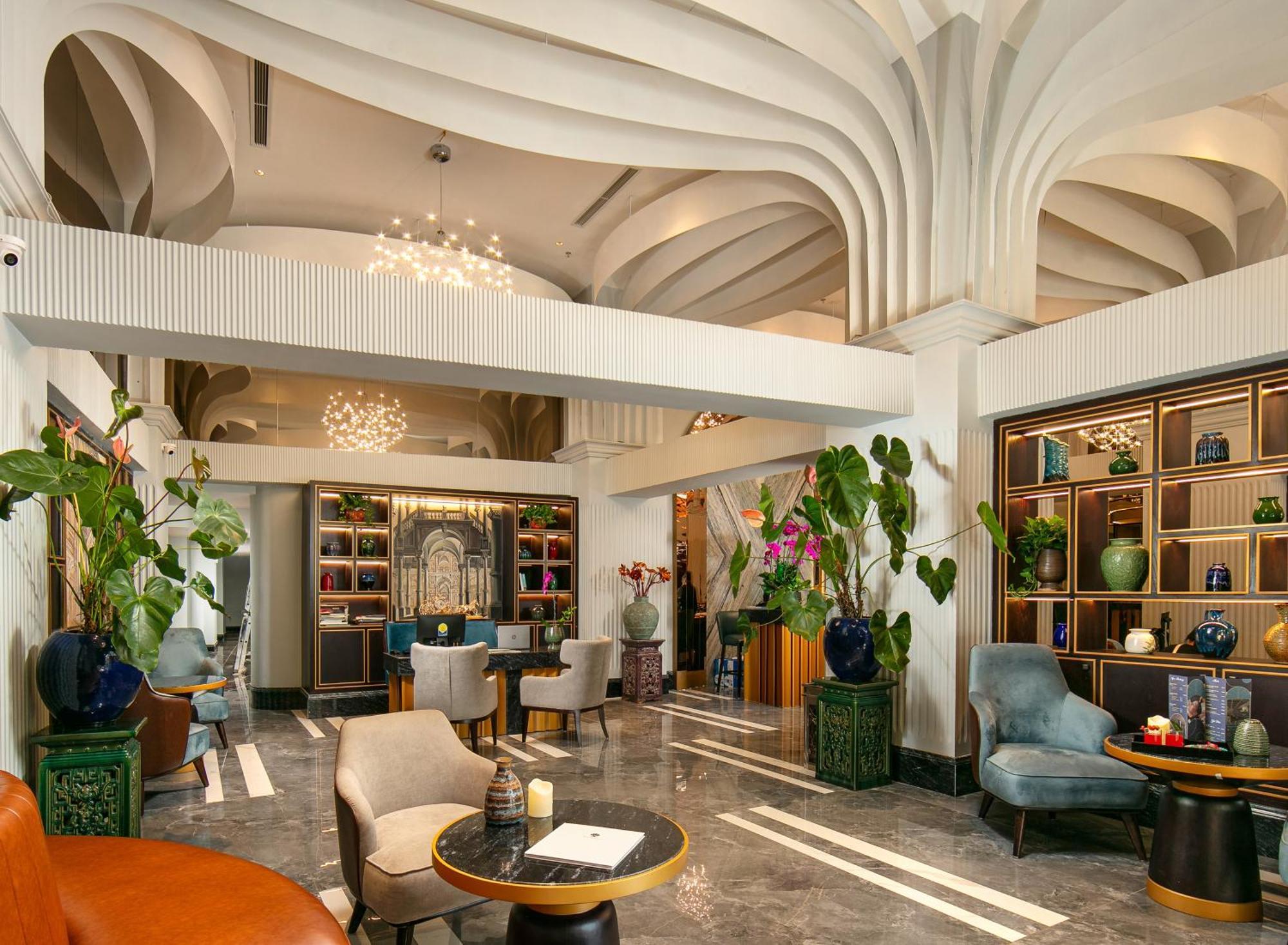 May De Ville Lakeside Hotel Hanoi Esterno foto The Library