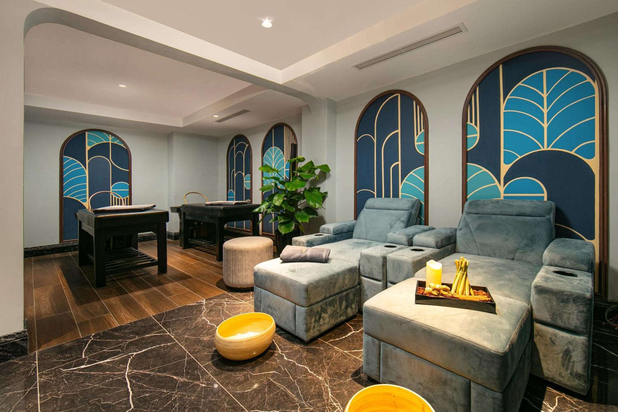 May De Ville Lakeside Hotel Hanoi Esterno foto The Spa at The Park, New Delhi