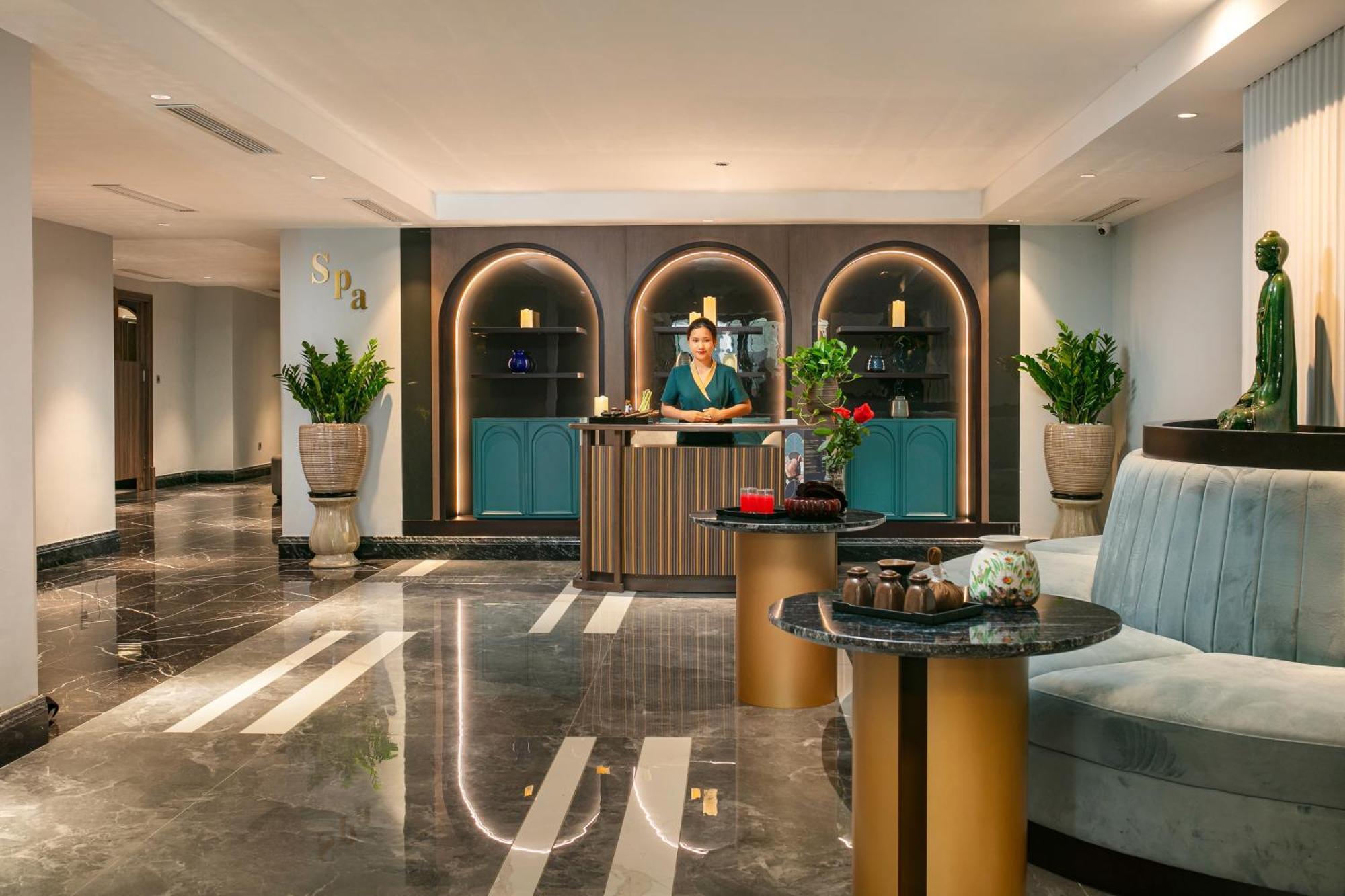 May De Ville Lakeside Hotel Hanoi Esterno foto Lobby