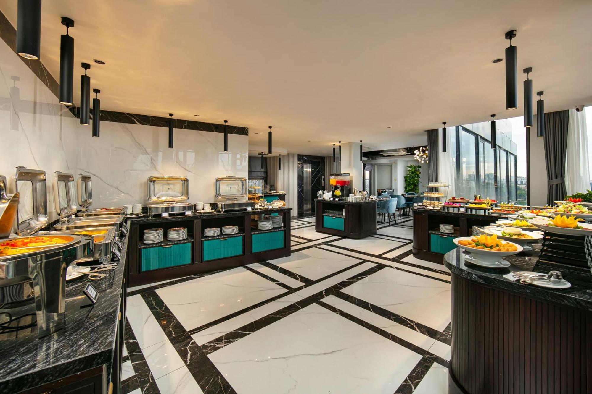 May De Ville Lakeside Hotel Hanoi Esterno foto The Club Lounge at the 36th floor