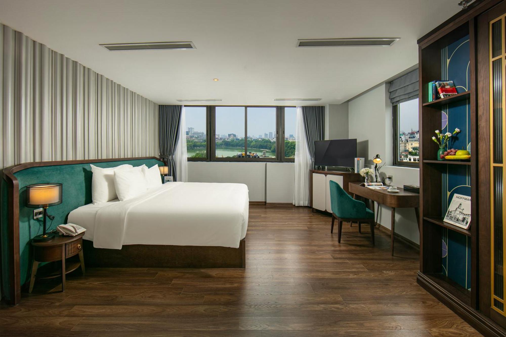 May De Ville Lakeside Hotel Hanoi Esterno foto Deluxe Suite